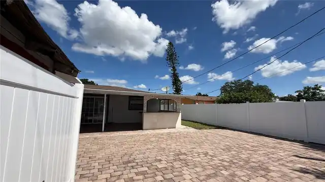 Listing Photo 12