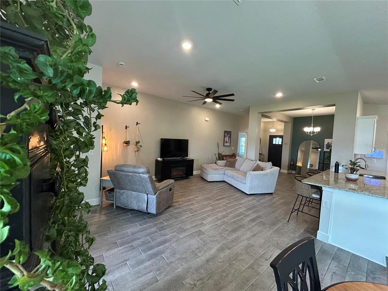 Listing Photo 11