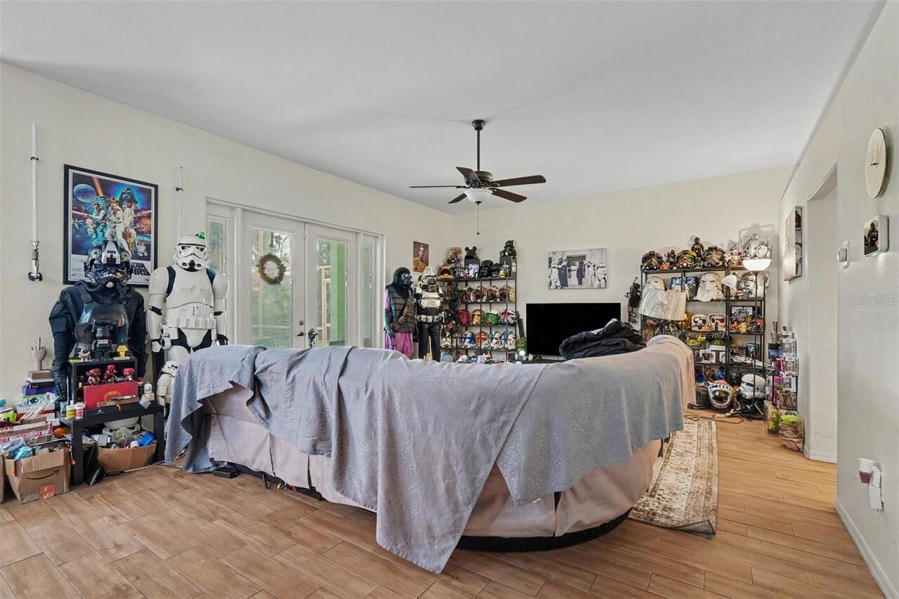 Listing Photo 12