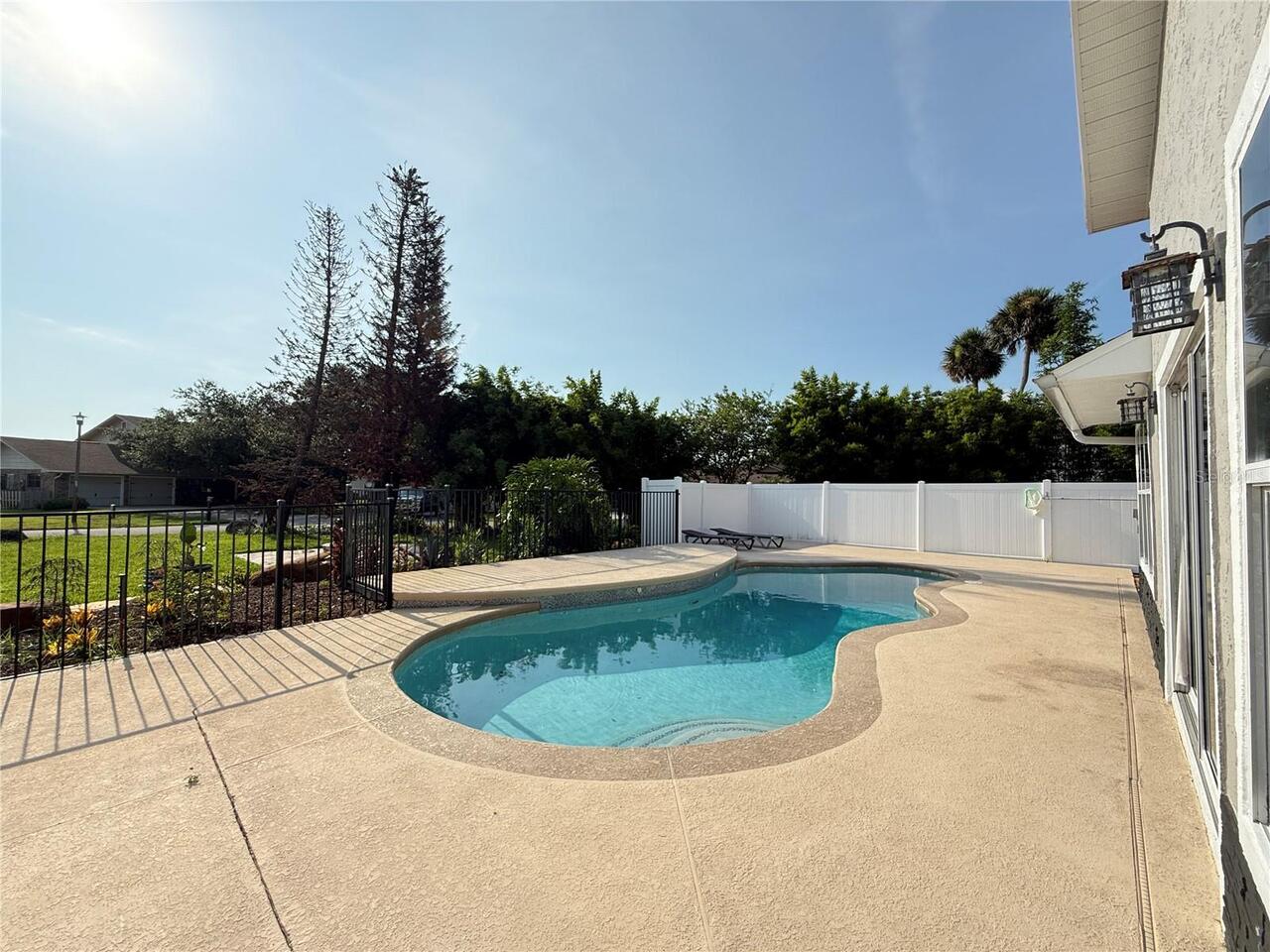 Listing Photo 11