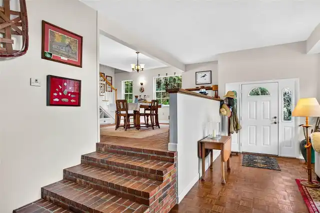 Listing Photo 11