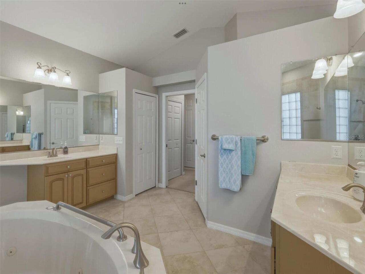 Listing Photo 11