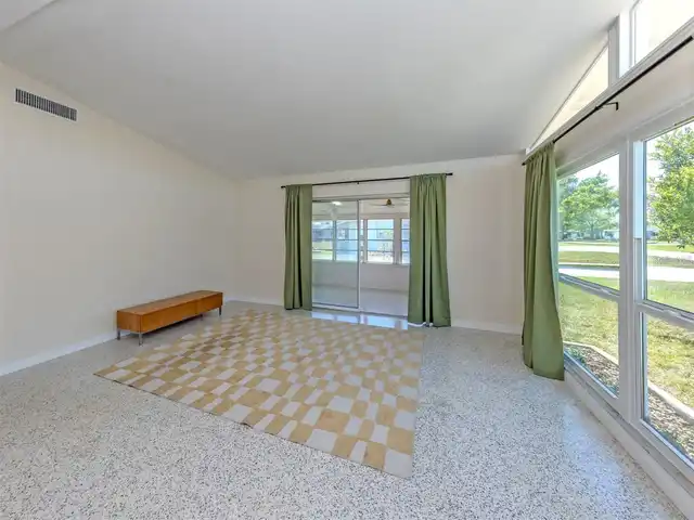 Listing Photo 7