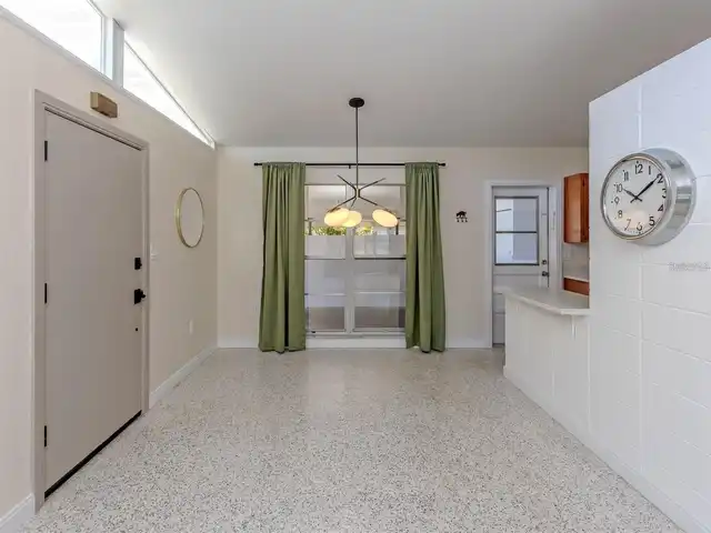 Listing Photo 11