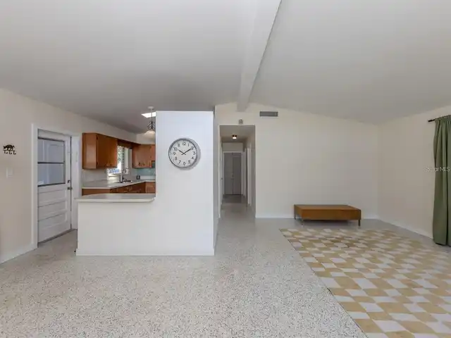 Listing Photo 14