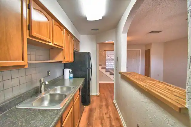 Listing Photo 9