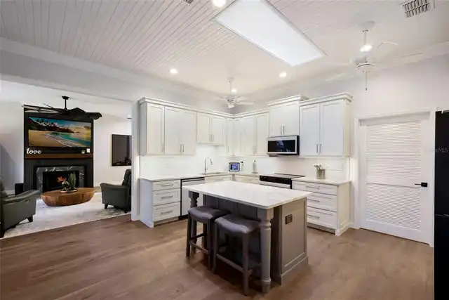 Listing Photo 16