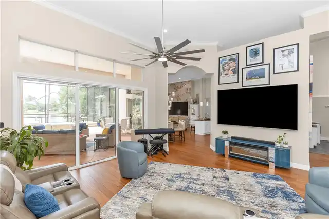 Listing Photo 11