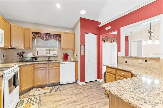Listing Photo 17