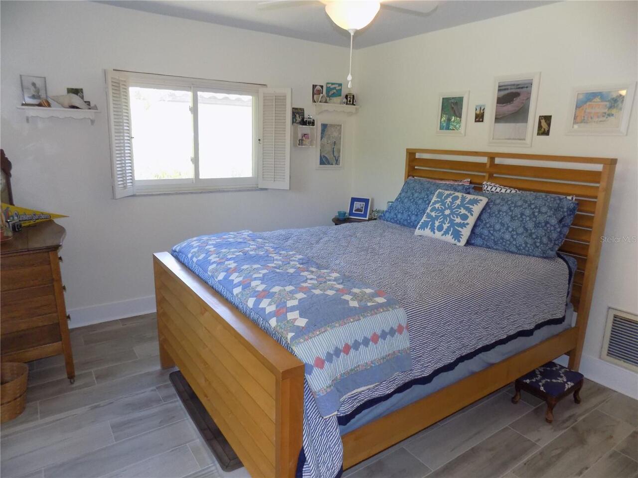 Listing Photo 12