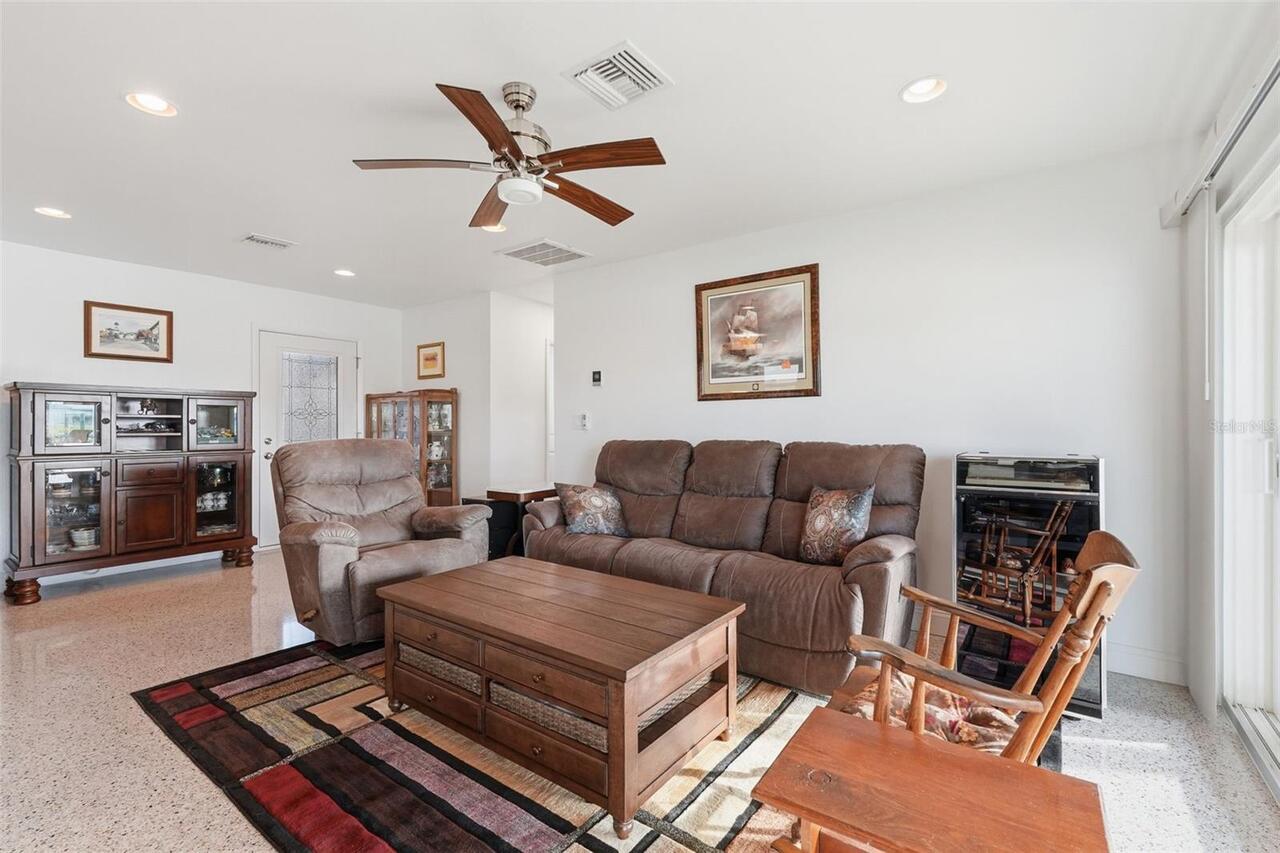 Listing Photo 5