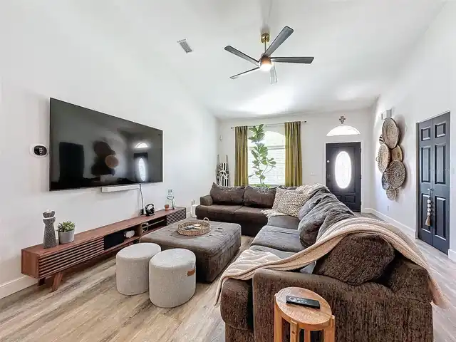 Listing Photo 7
