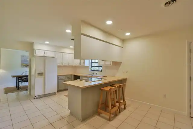 Listing Photo 12