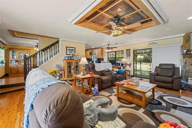 Listing Photo 11