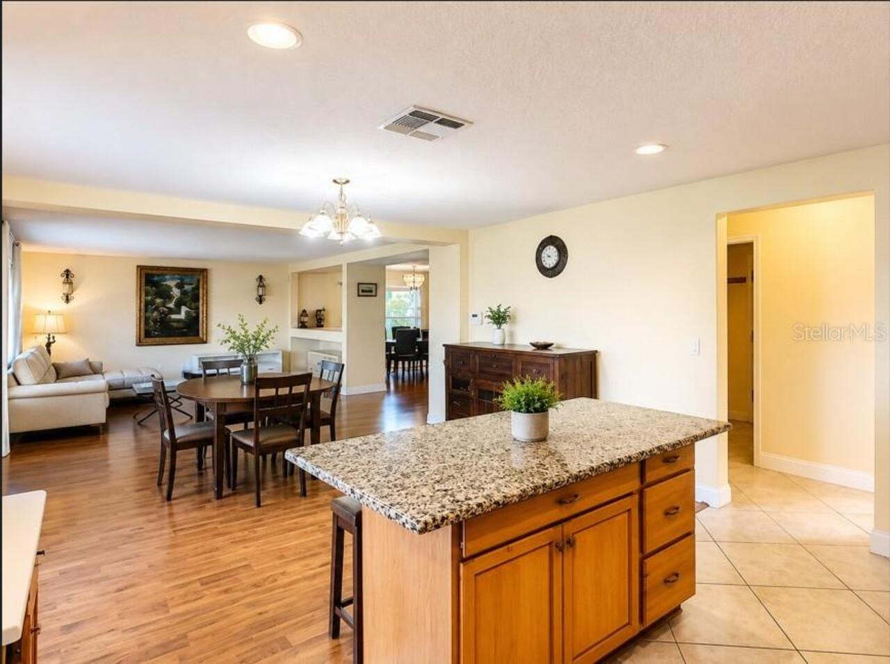 Listing Photo 11