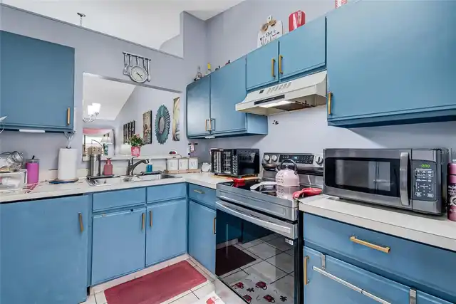 Listing Photo 11