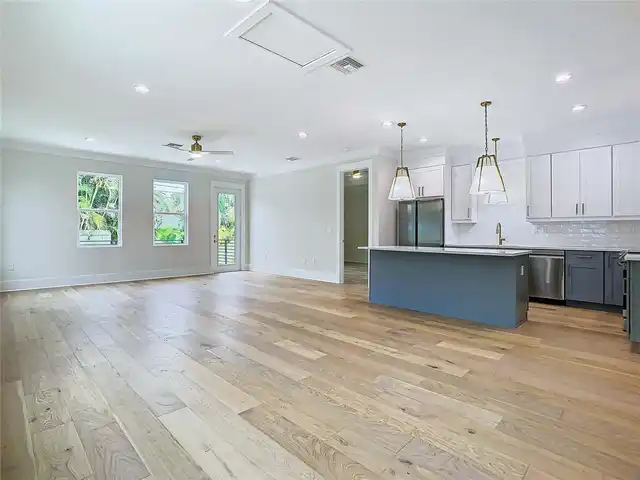 Listing Photo 14