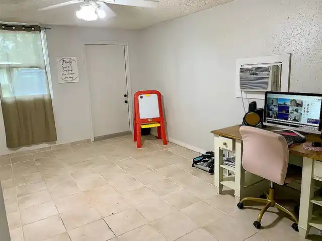 Listing Photo 11