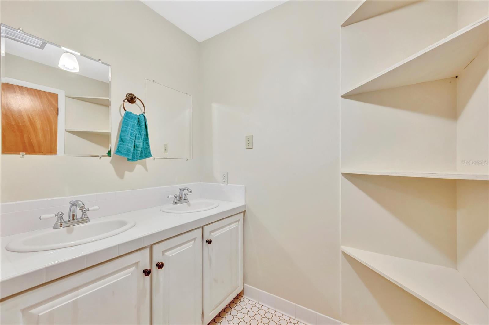 Listing Photo 11