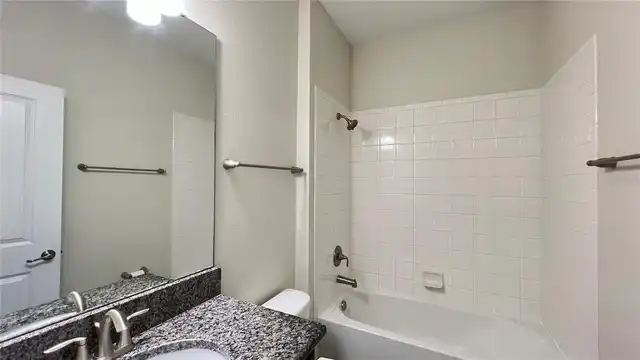 Listing Photo 11