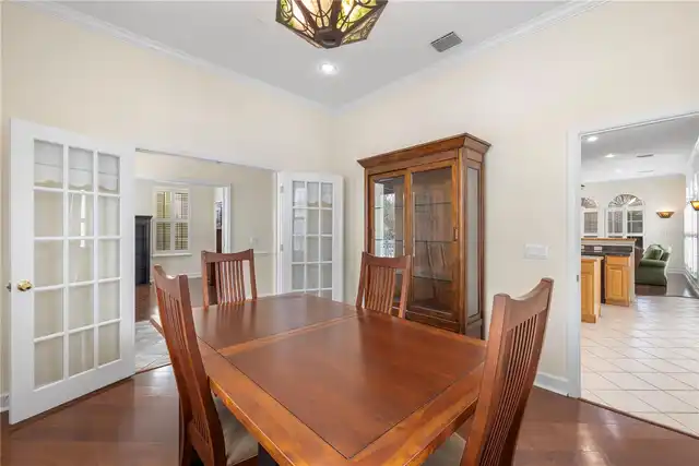Listing Photo 11