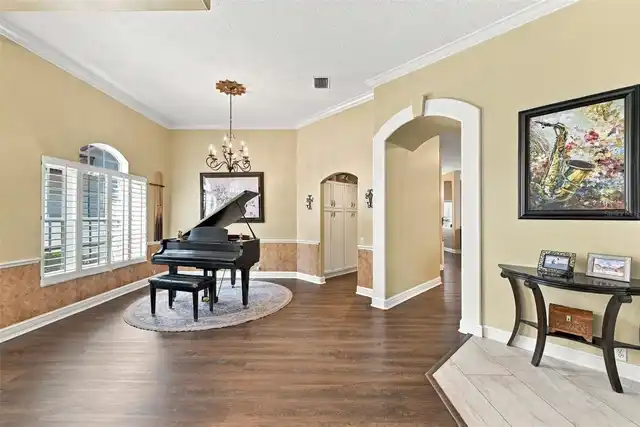 Listing Photo 11