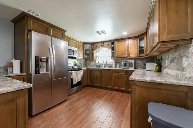 Listing Photo 21