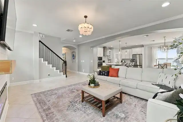 Listing Photo 11