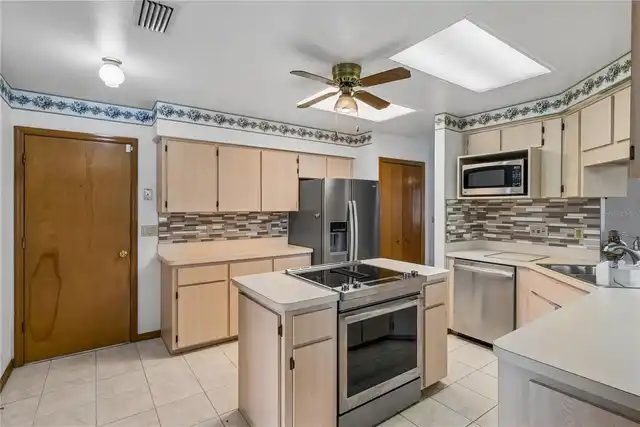 Listing Photo 8