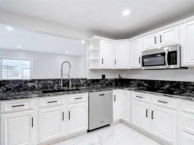 Listing Photo 12