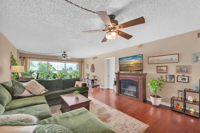 Listing Photo 6