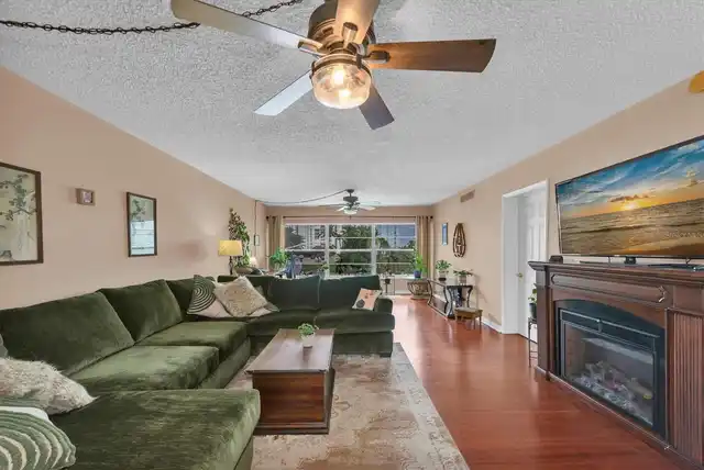 Listing Photo 8
