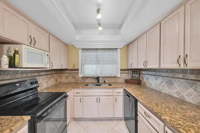 Listing Photo 16
