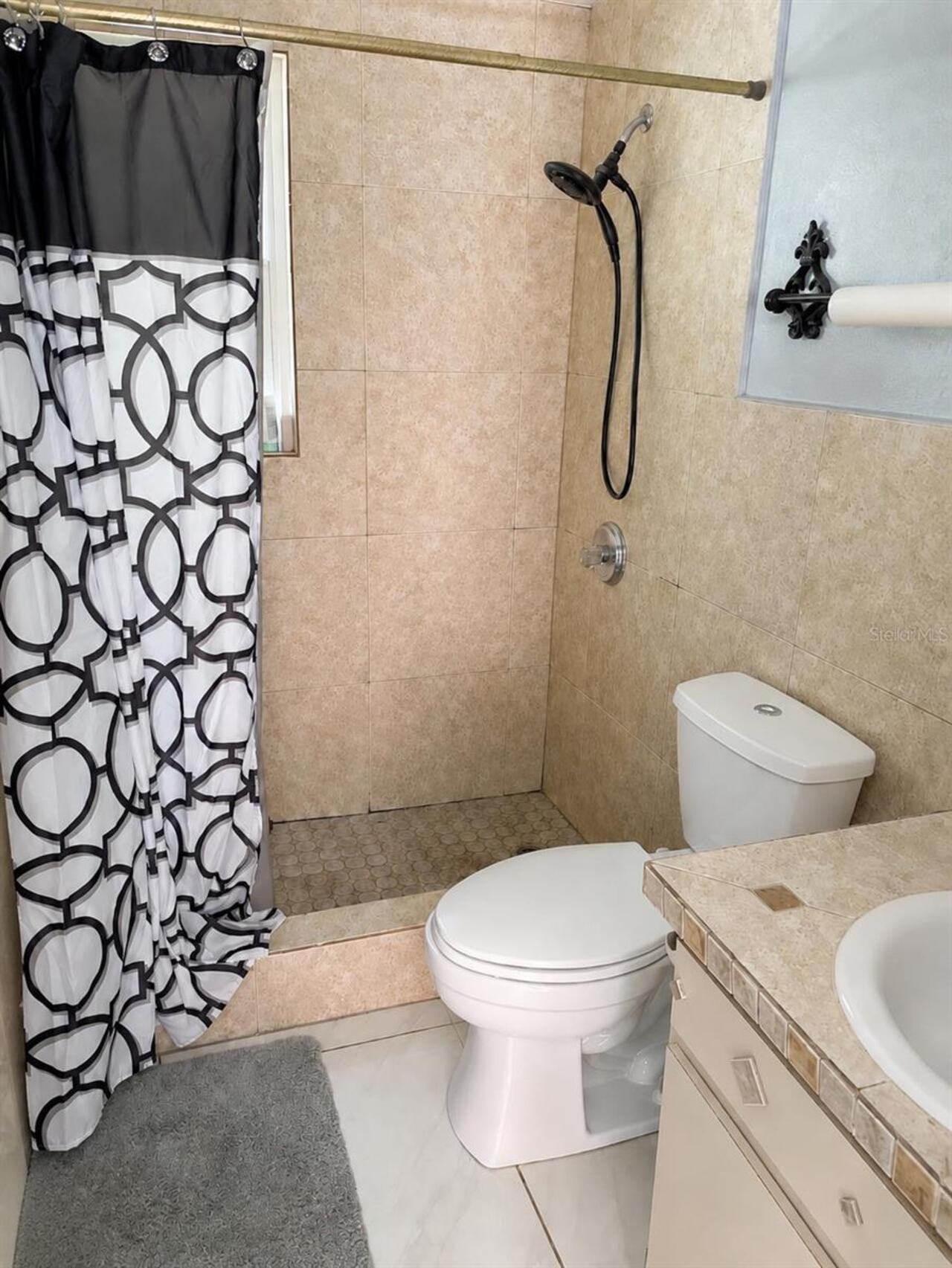 Listing Photo 12