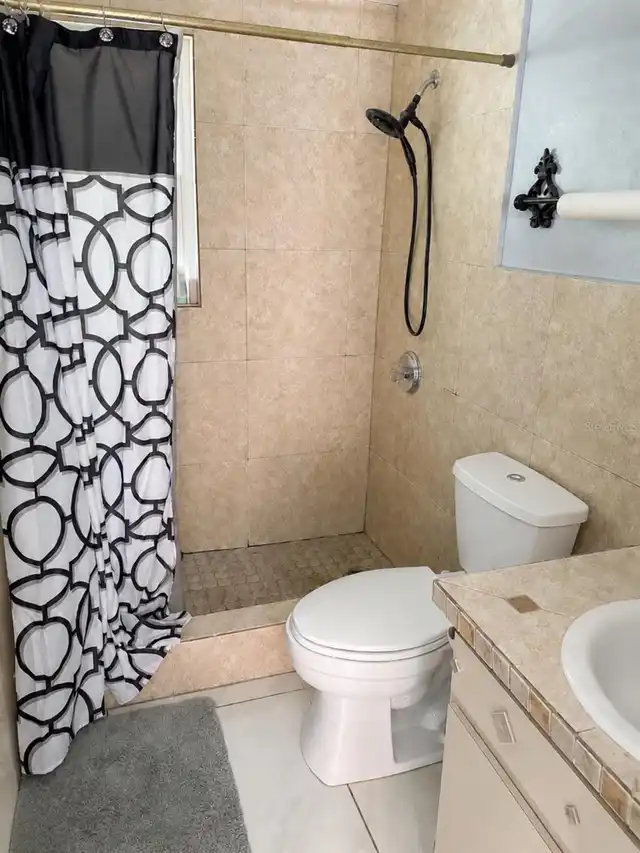 Listing Photo 12