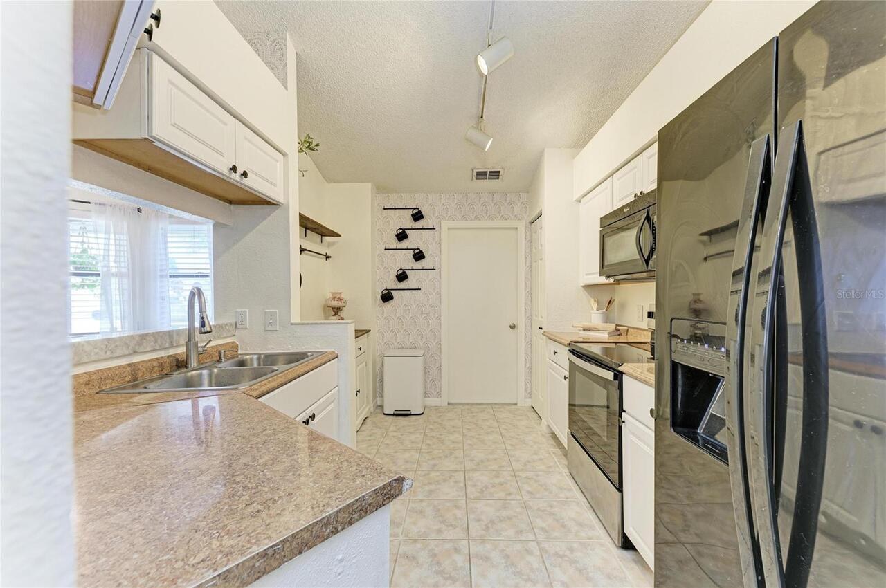 Listing Photo 11
