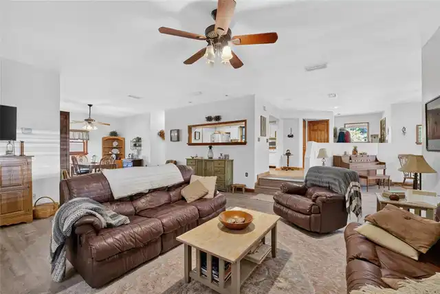 Listing Photo 10
