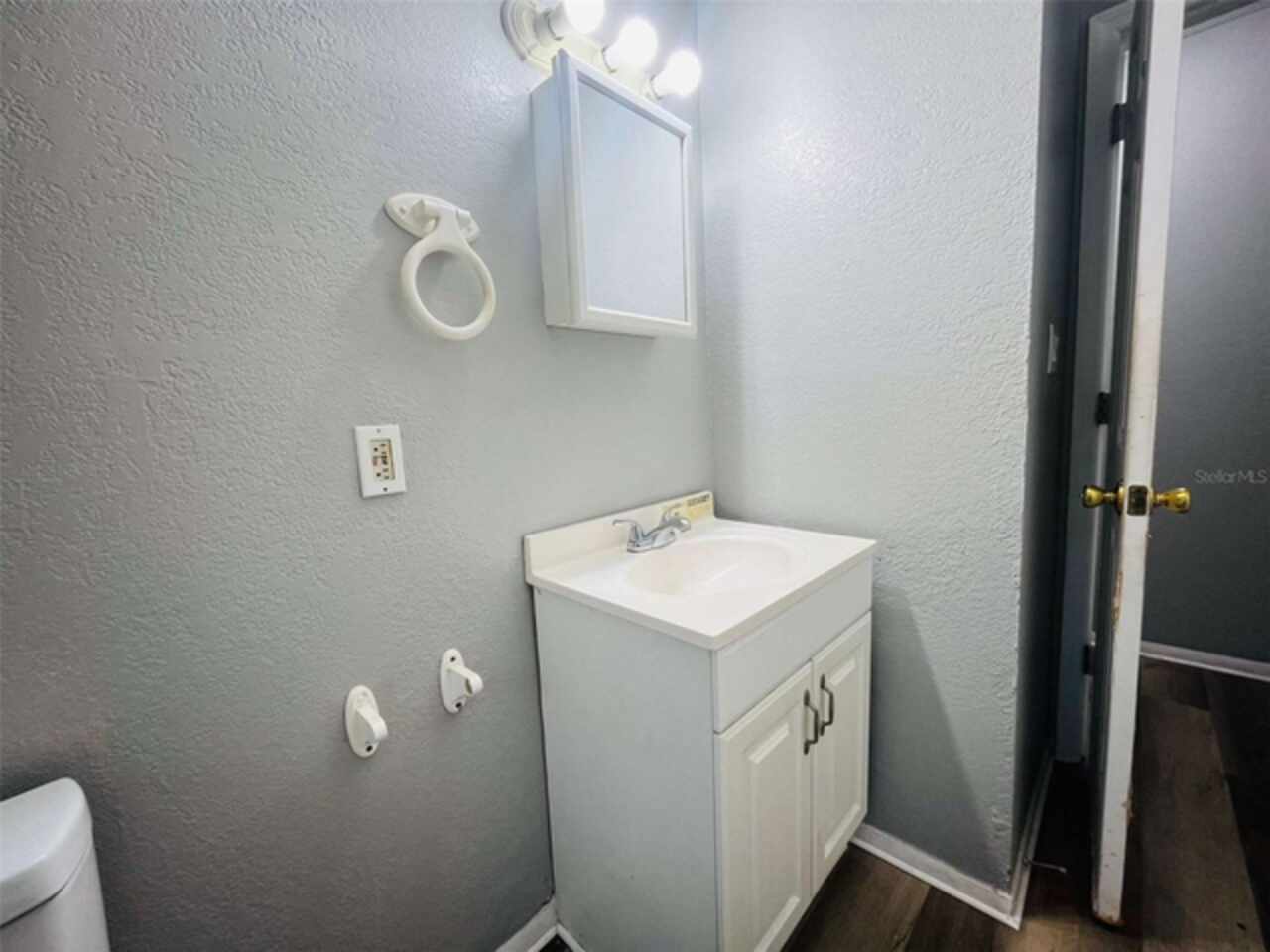 Listing Photo 9