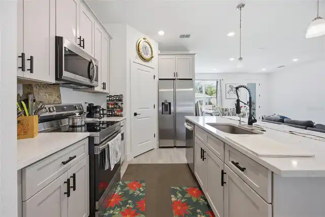 Listing Photo 10