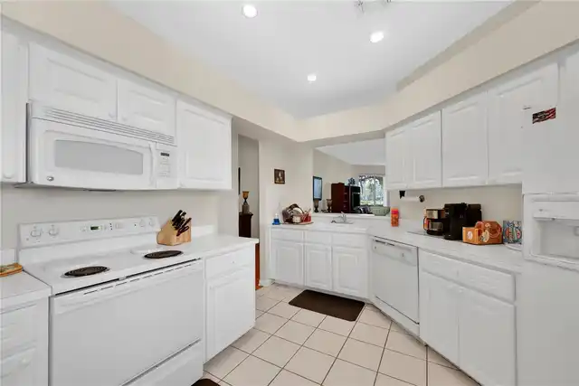 Listing Photo 12