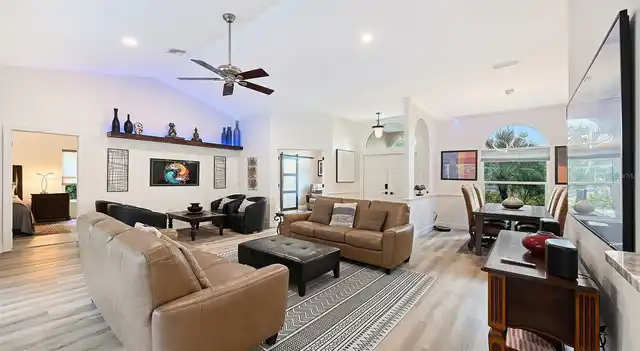 Listing Photo 10