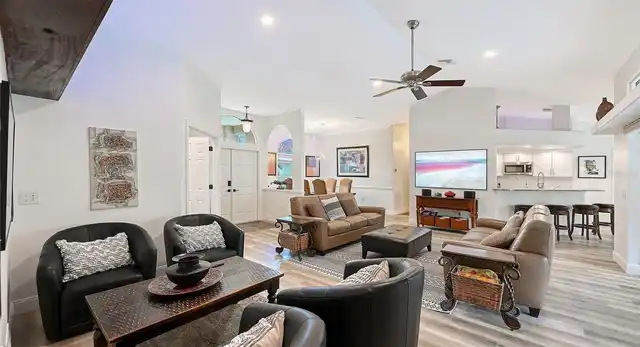 Listing Photo 11