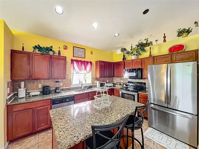Listing Photo 12
