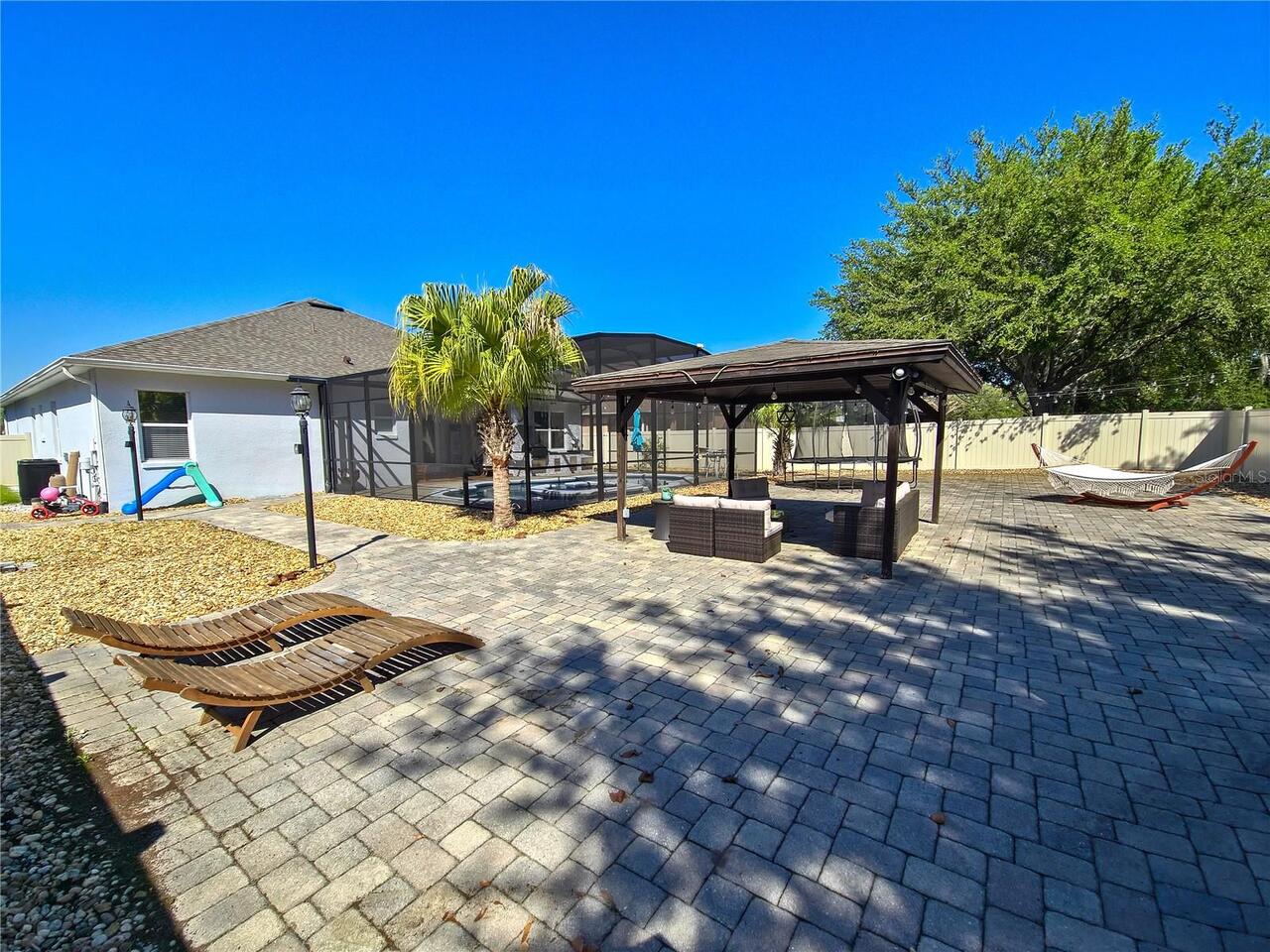 Listing Photo 11