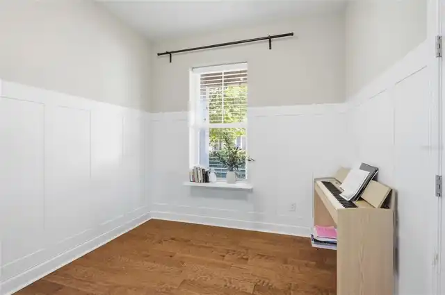Listing Photo 12
