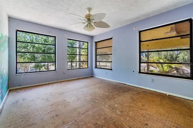 Listing Photo 12