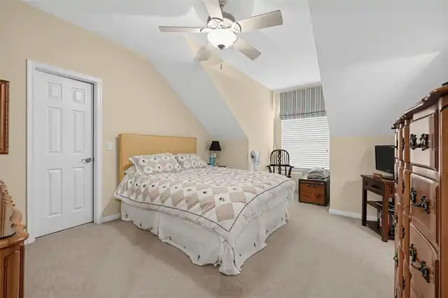 Listing Photo 12