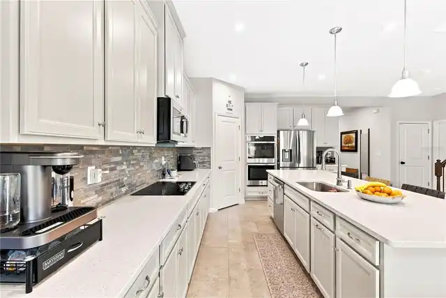 Listing Photo 11