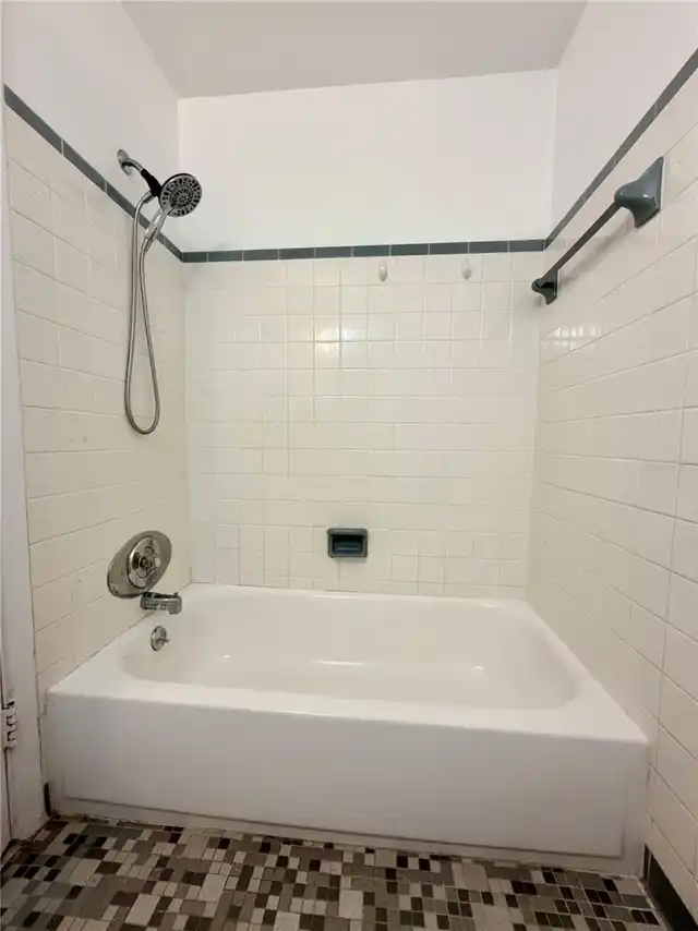 Listing Photo 17