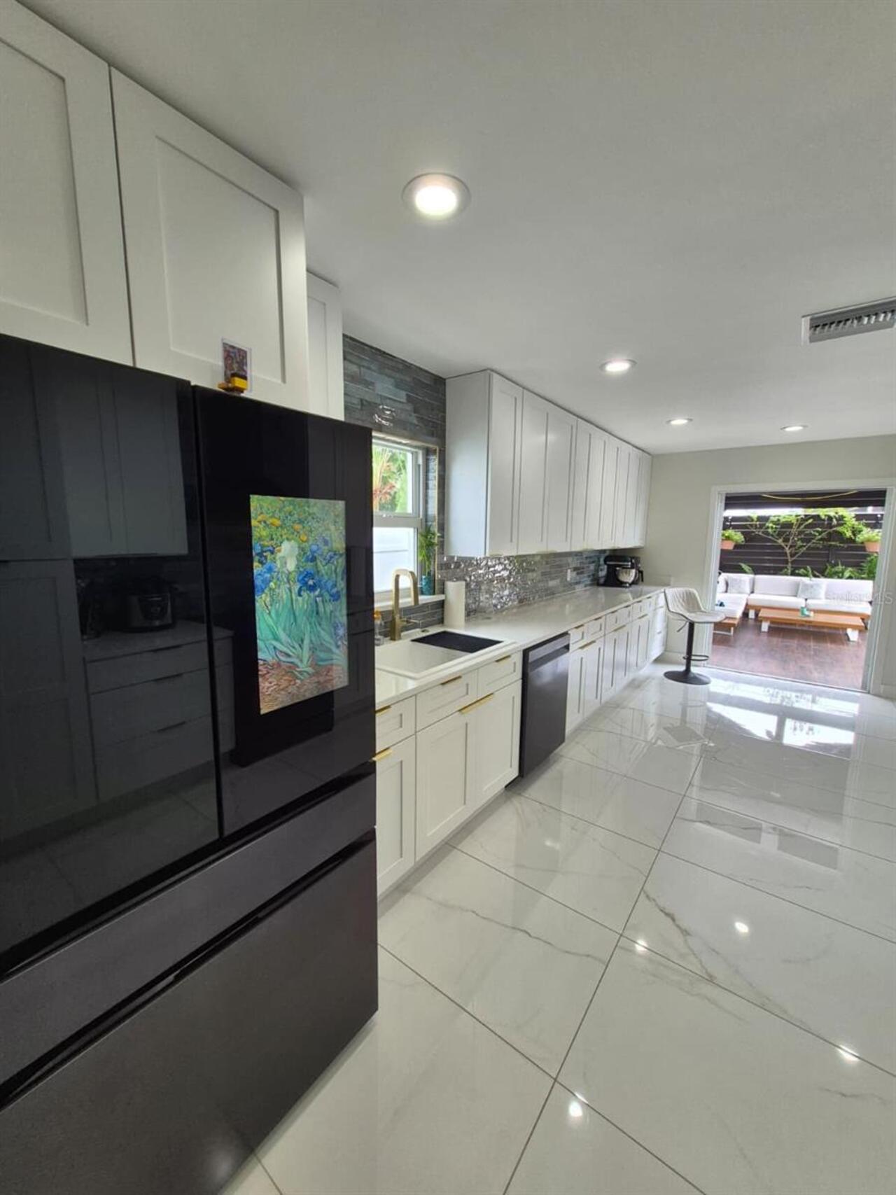 Listing Photo 11